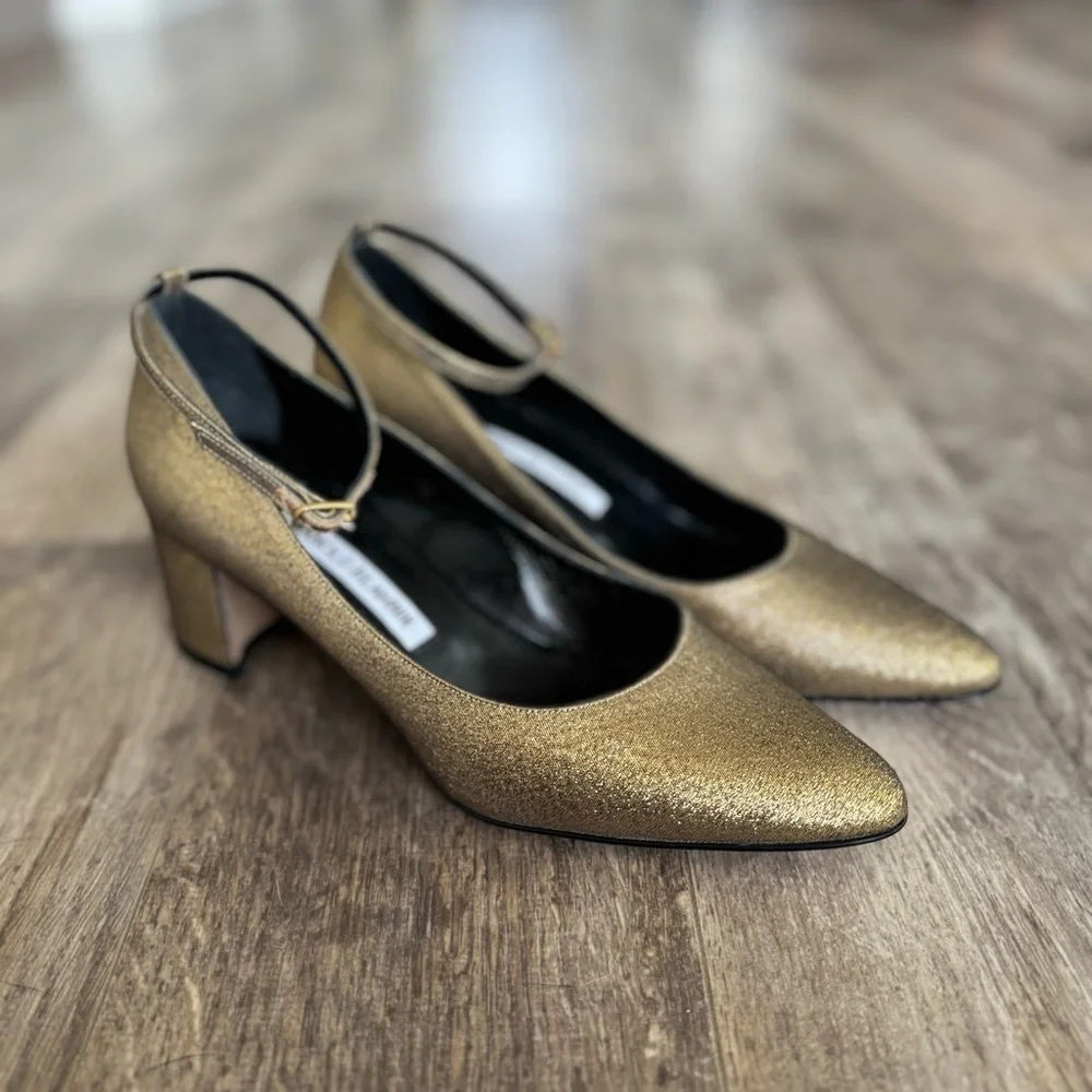 NWOT! MANOLO BLAHNIK Listony Gold Glitter Ankle Strap Pump, 30mm Heel - Size 37 - Picture 11 of 12